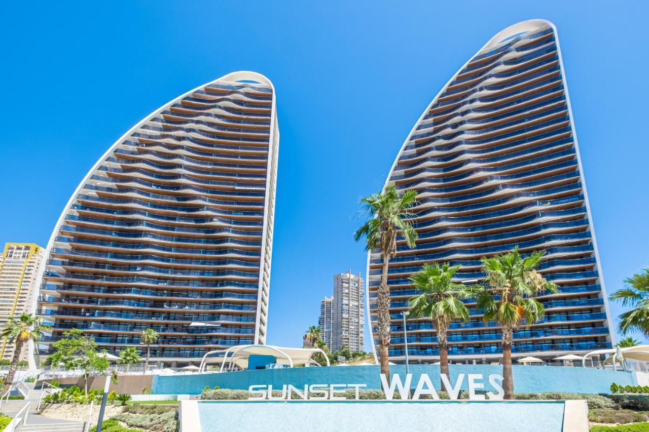 Sunset Waves Deluxe Apartments Poniente Beach Resort ベニドルム エクステリア 写真