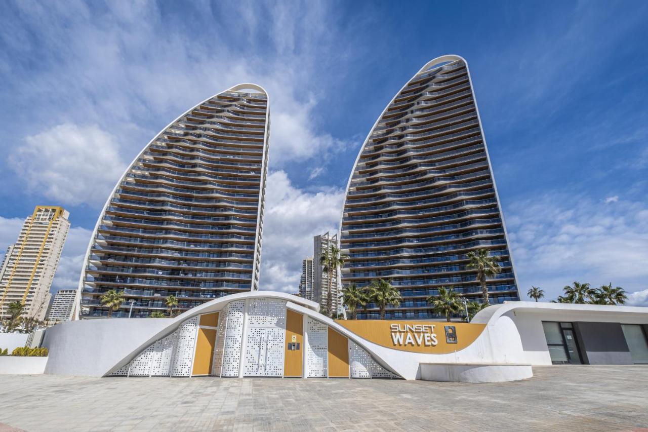Sunset Waves Deluxe Apartments Poniente Beach Resort ベニドルム エクステリア 写真